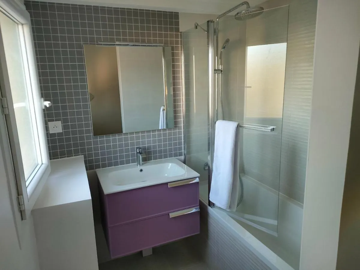 3 rooms, 2 bathrooms, in a villa. Lightfull, quiet&charm Cannes