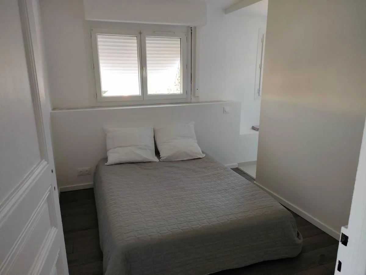 Apartamento 3 rooms, 2 bathrooms, in a villa. Lightfull, quiet&charm Cannes