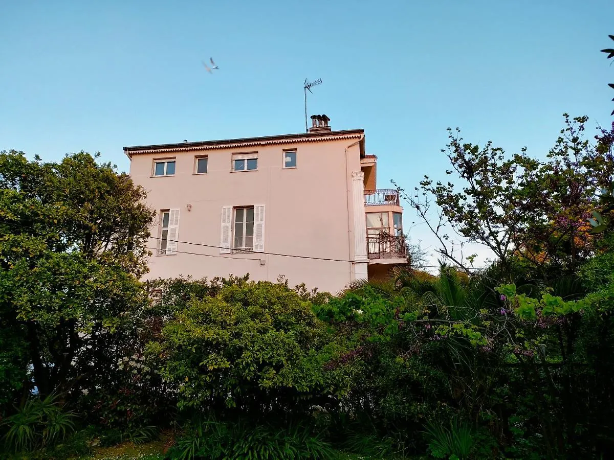 3 rooms, 2 bathrooms, in a villa. Lightfull, quiet&charm Cannes Apartamento
