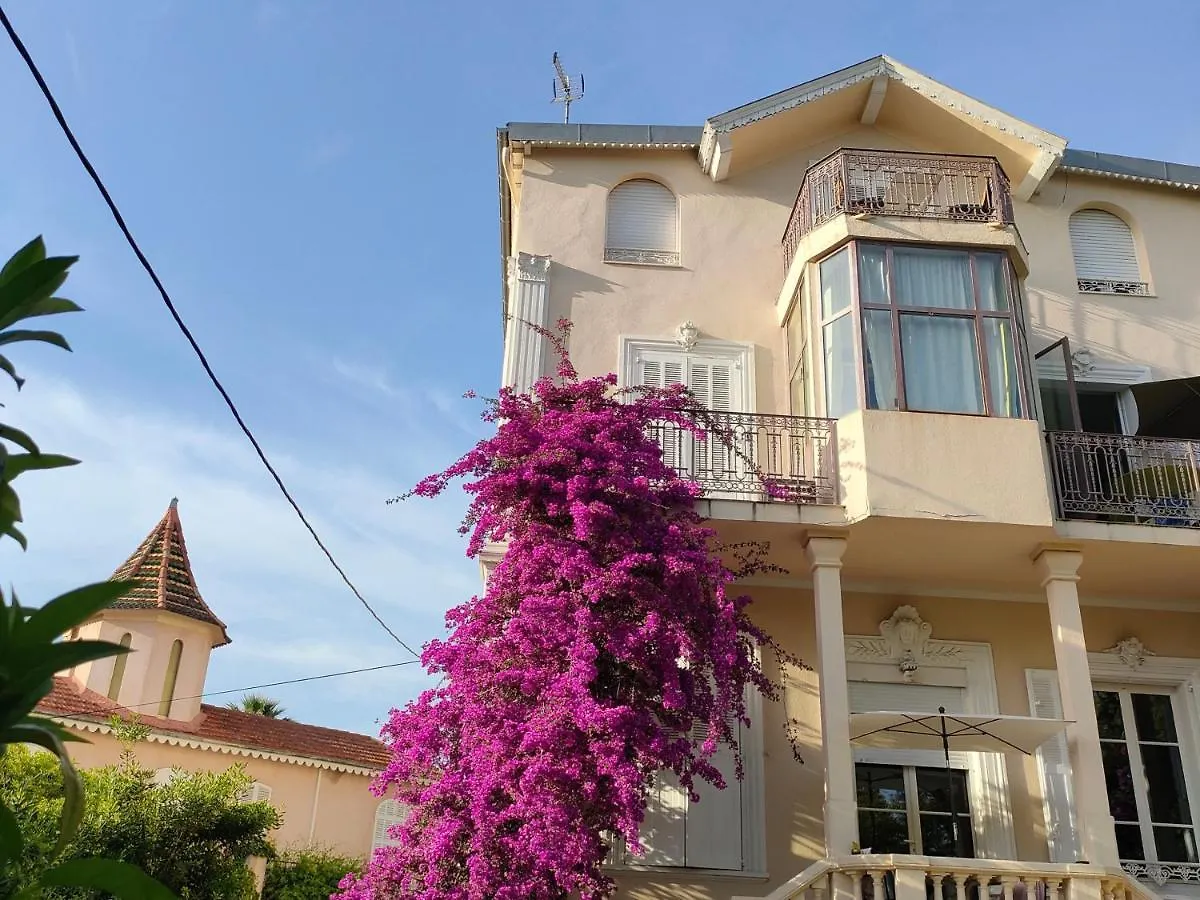 Apartamento 3 rooms, 2 bathrooms, in a villa. Lightfull, quiet&charm Cannes Francia