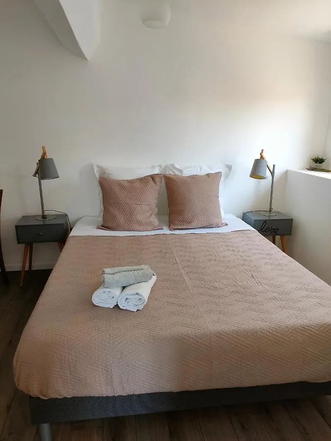 3 rooms, 2 bathrooms, in a villa. Lightfull, quiet&charm Cannes Apartamento